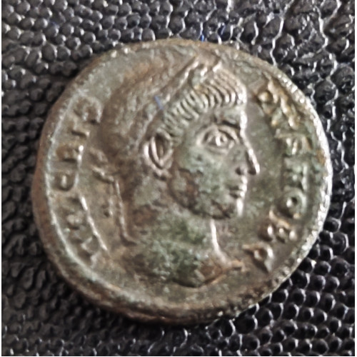 831. Crispus red.follis