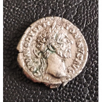 910. Commodus dénár