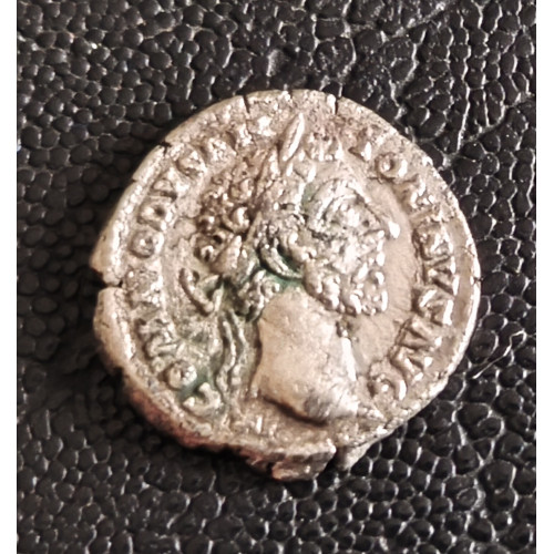 910. Commodus dénár