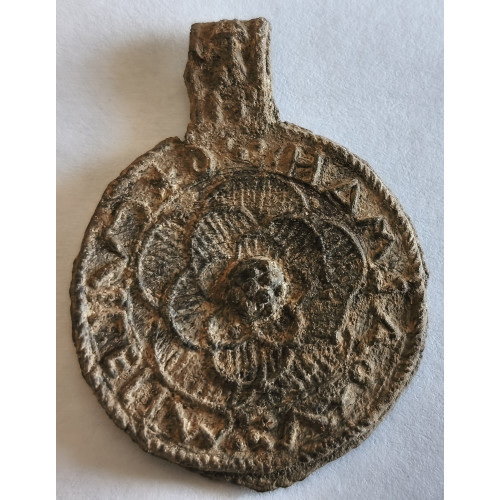 888. Nagyméretű posztóplomba